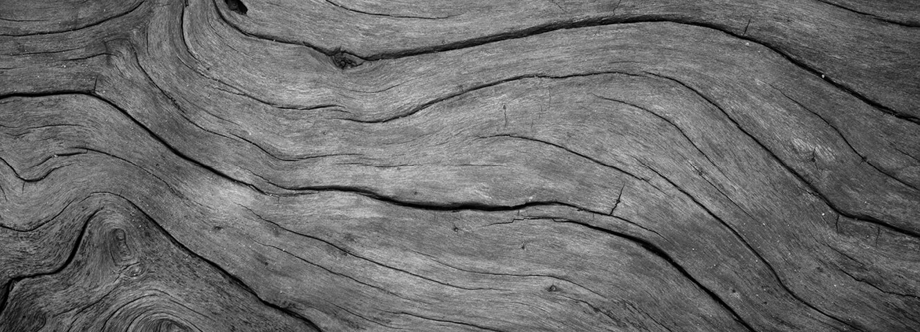 A wood grain texture with a curve in the pattern